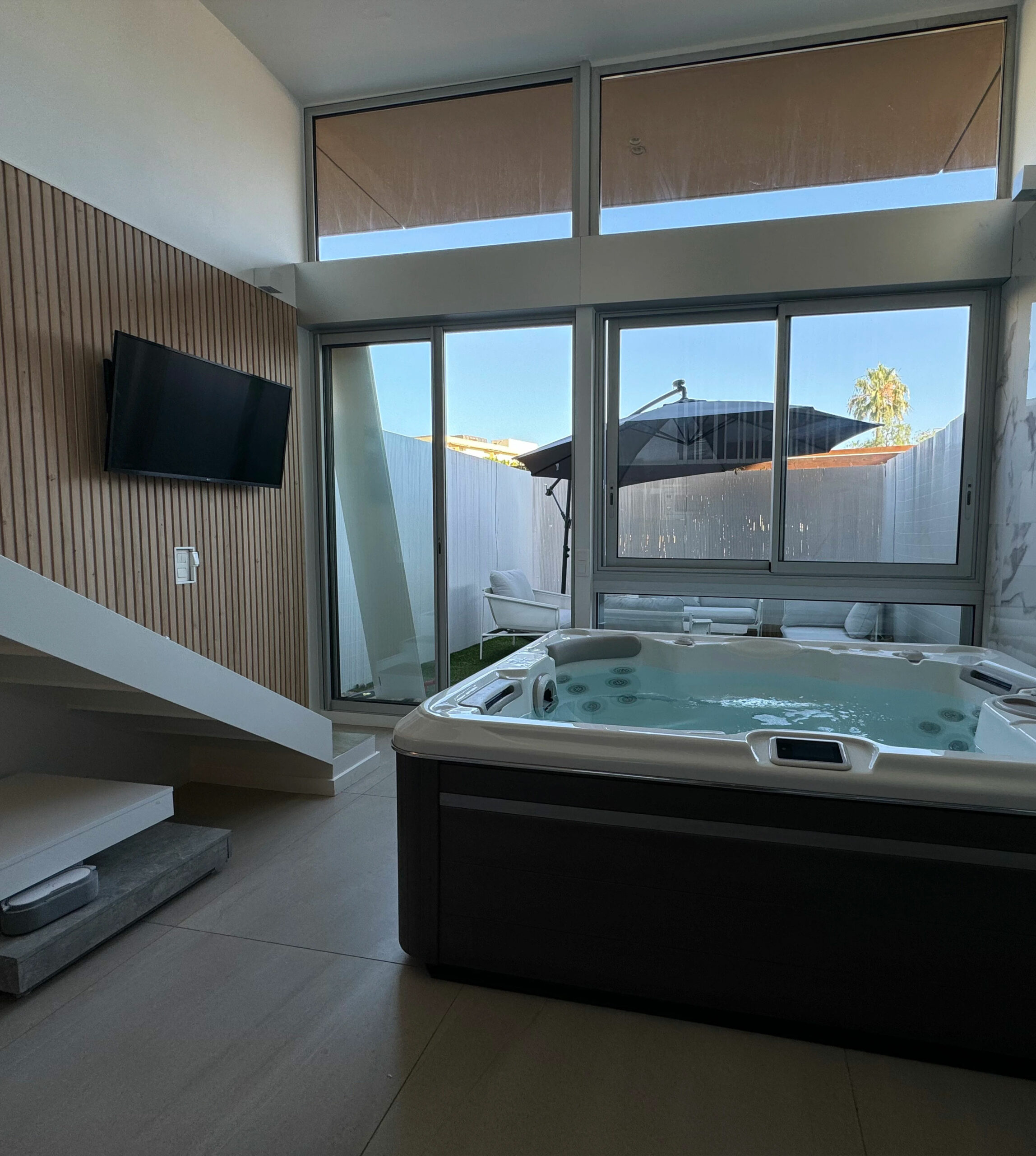salon jacuzzi chambre logement entier cote dazur